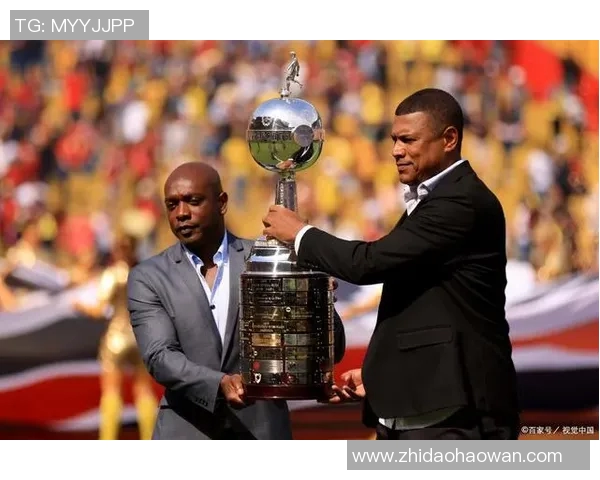 全球足球明星精彩瞬间汇总与英语翻译解析